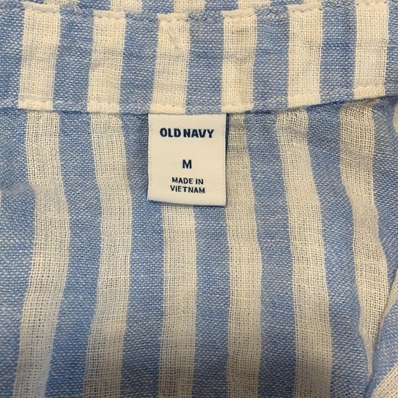 Old Navy linen blend button up top - Picture 3 of 4